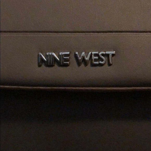 *NWT* Nine West grey purse with chain handles - Picture 4 of 6